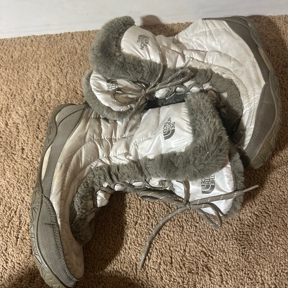 The North Face Insulated Boots Quilted Goose Down Nuptse Fur Lace Women’s Size 8 - Picture 3 of 13